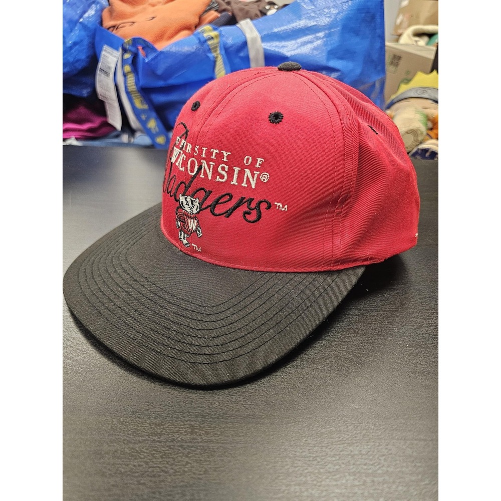 Vintage Wisconsin Badgers Hat Cap Snap Back Mens One Size NCAA Red Signatures